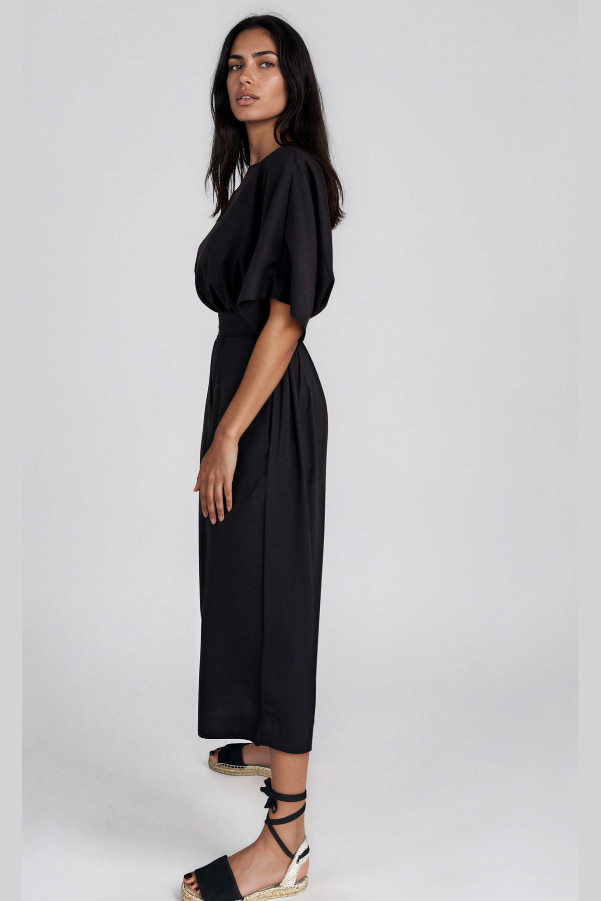 Black Straight Neck Capri Linen Jumpsuit